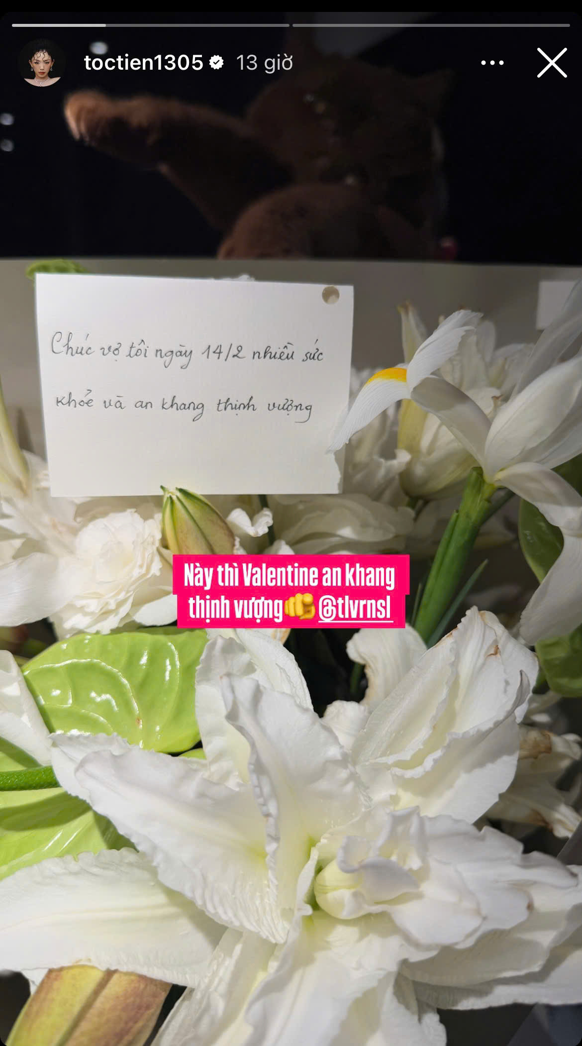 Touliver tặng quà Valentine cho vợ nhưng có vẻ vẫn còn "dư âm" mùa Tết. Touliver tặng quà Valentine cho vợ nhưng có vẻ vẫn còn "dư âm" mùa Tết.