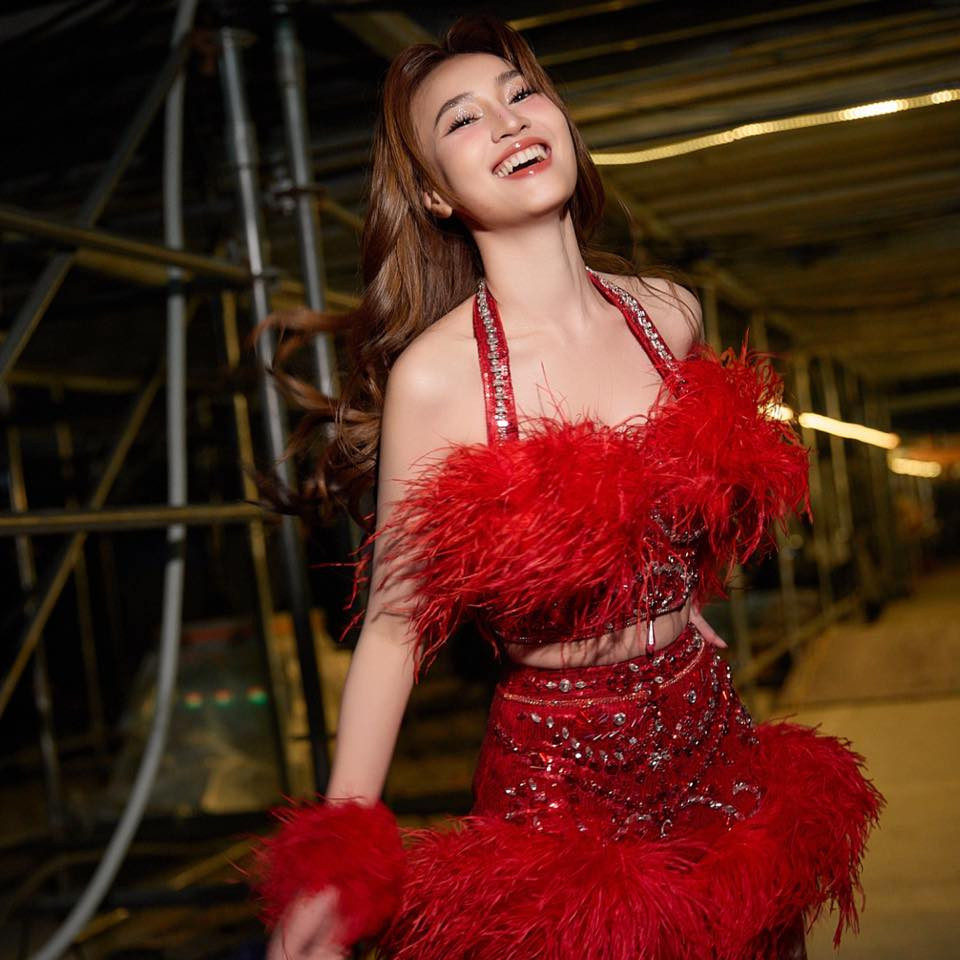 Lan Ngọc khẳng định cô sẽ sớm quay trở lại và nhắn fan giữ gìn sức khỏe.