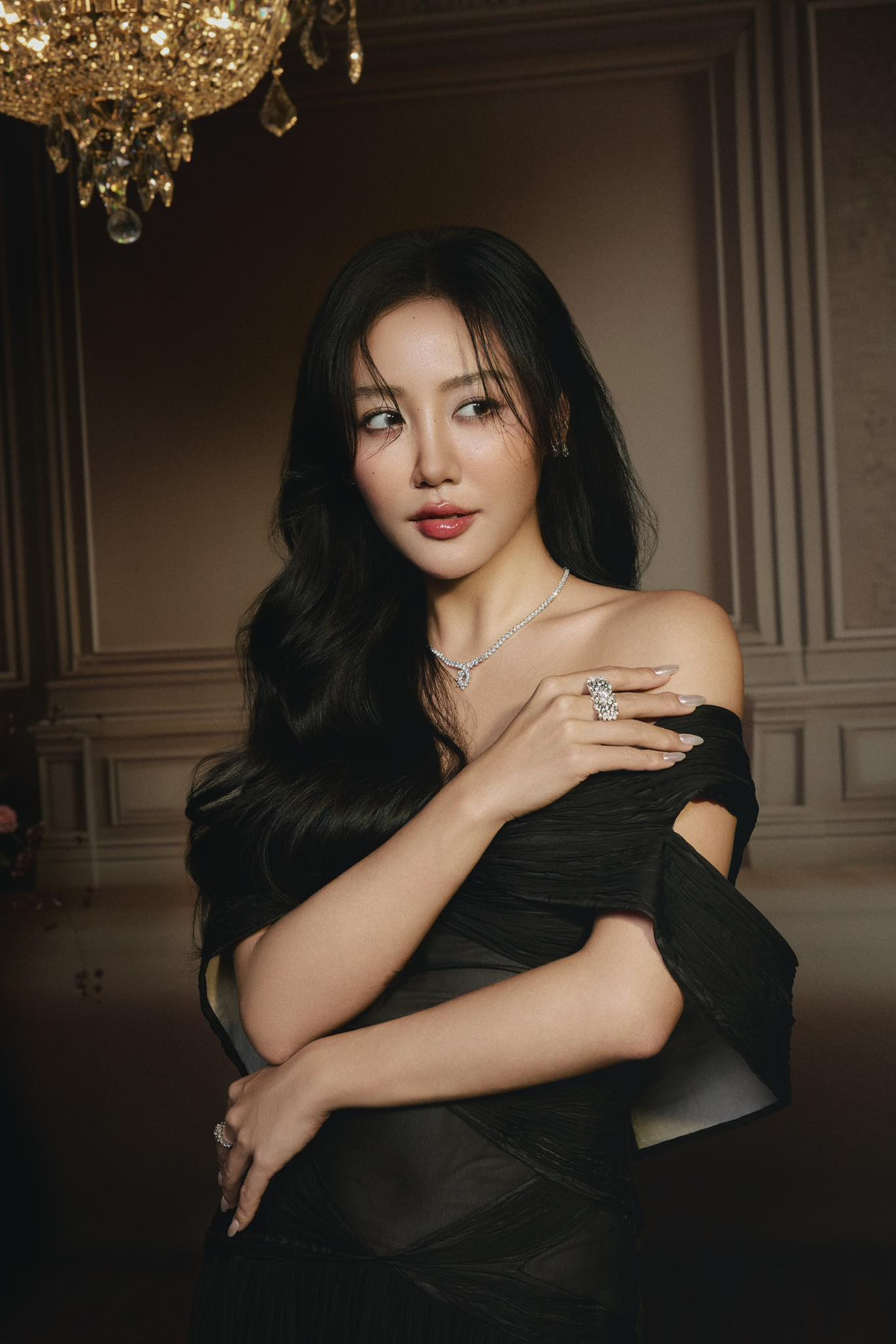 Sau Dương Lâm, Văn Mai Hương là người thứ hai được gọi tên bên dưới phần dự đoán. Sau Dương Lâm, Văn Mai Hương là người thứ hai được gọi tên bên dưới phần dự đoán.