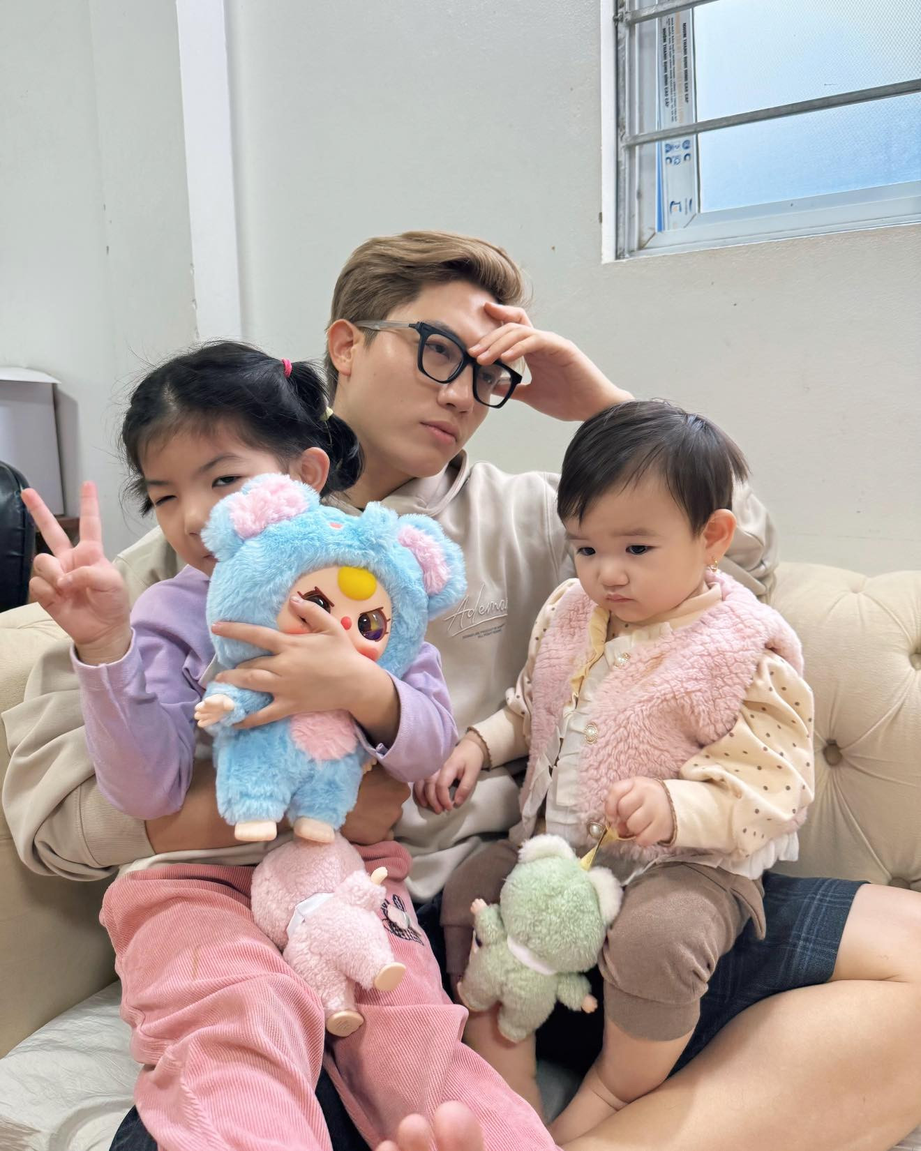 "Voi Bản Đôn" hài hước chia sẻ: "Cảnh tượng này thật quen thuộc, hình như ta đã thấy nó ở đâu rồi". "Voi Bản Đôn" hài hước chia sẻ: "Cảnh tượng này thật quen thuộc, hình như ta đã thấy nó ở đâu rồi".