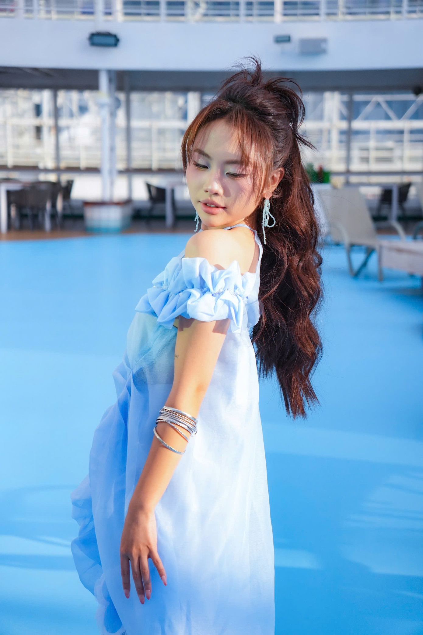 Giọng ca Vũ Trụ Có Anh xem đây là cơ hội quý giá để khoe với bạn bè quốc tế về văn hóa Việt Nam.