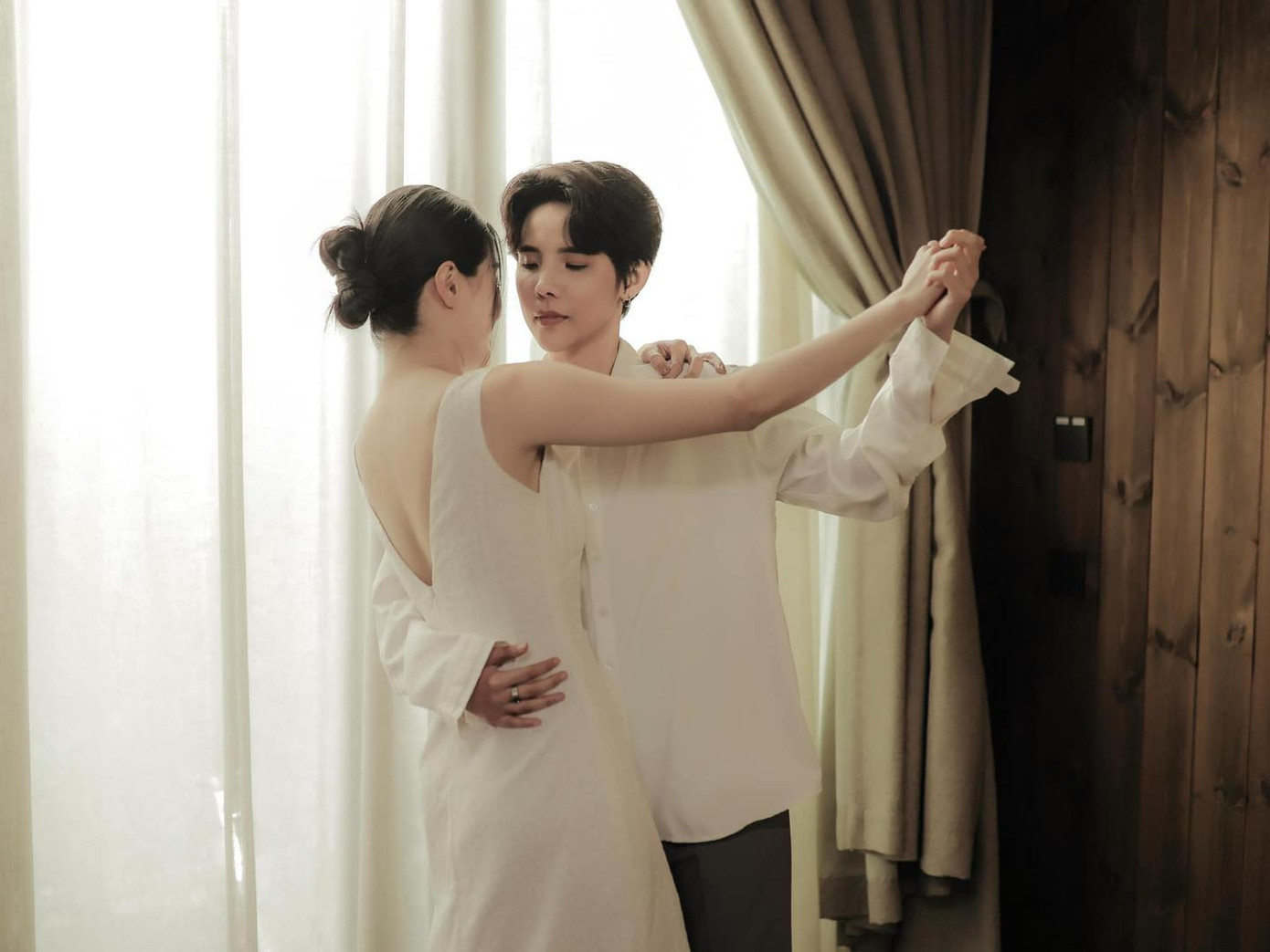 Vũ Cát Tường và "nửa kia" xuất hiện trong MV Từng Là.