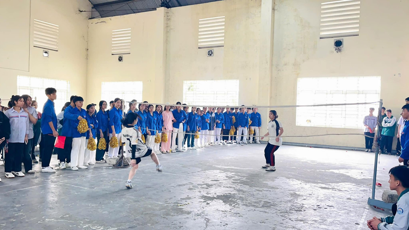 Ảnh: Đoàn trường THPT Hoàng Văn Thụ-UB-QN