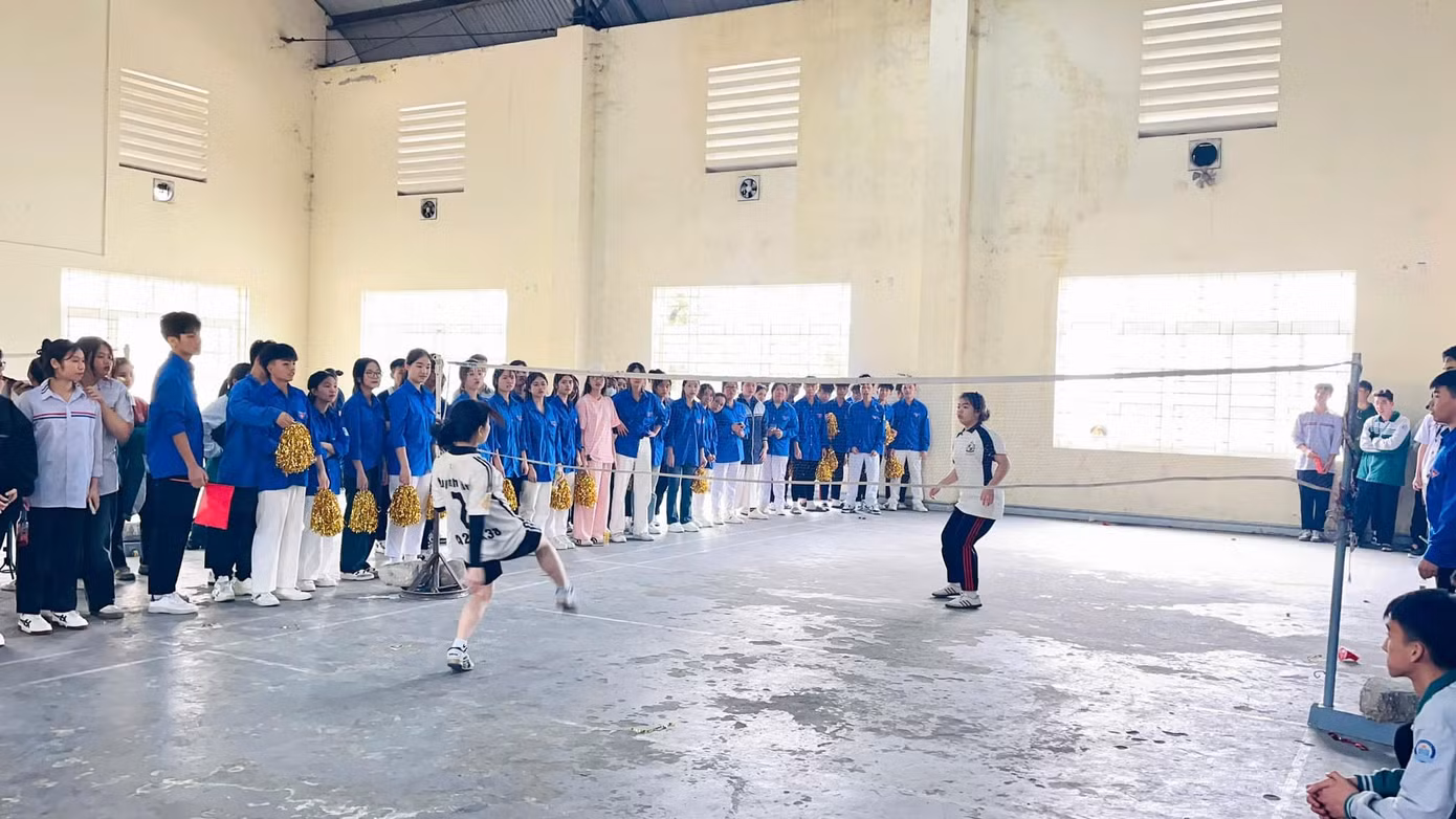 Ảnh: Đoàn trường THPT Hoàng Văn Thụ-UB-QN Ảnh: Đoàn trường THPT Hoàng Văn Thụ-UB-QN