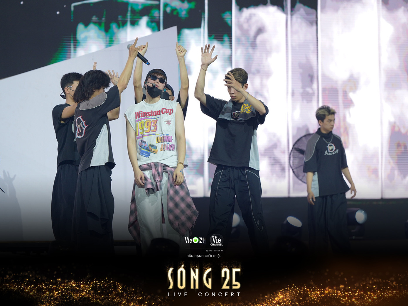 Lần hiếm hoi team Catch Me If You Can hội tụ đầy đủ. Lần hiếm hoi team Catch Me If You Can hội tụ đầy đủ.