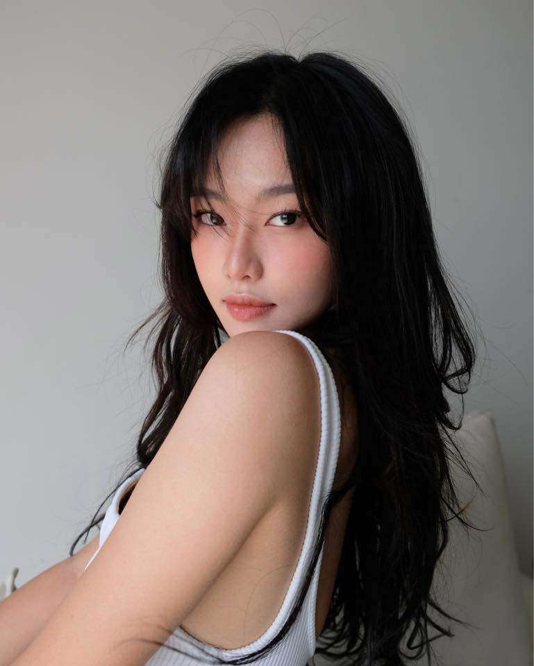 Yeolan sở hữu phong cách đời thường nhẹ nhàng, ngọt ngào. Yeolan sở hữu phong cách đời thường nhẹ nhàng, ngọt ngào.