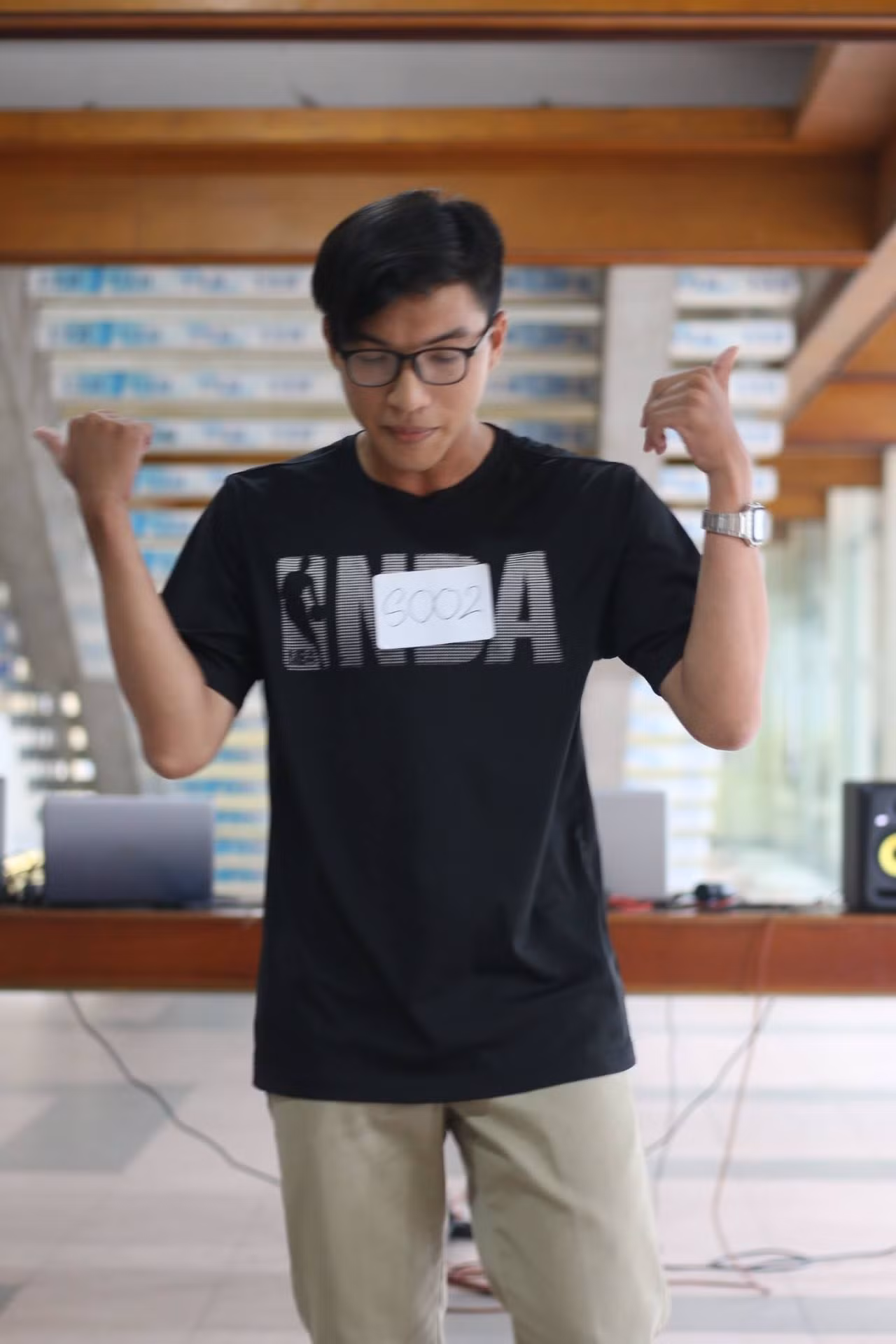 Điều đó cho thấy nam rapper rất nghiêm túc với những lựa chọn của mình, ngay từ bước đầu tham gia vào những CLB ở trường. Điều đó cho thấy nam rapper rất nghiêm túc với những lựa chọn của mình, ngay từ bước đầu tham gia vào những CLB ở trường.