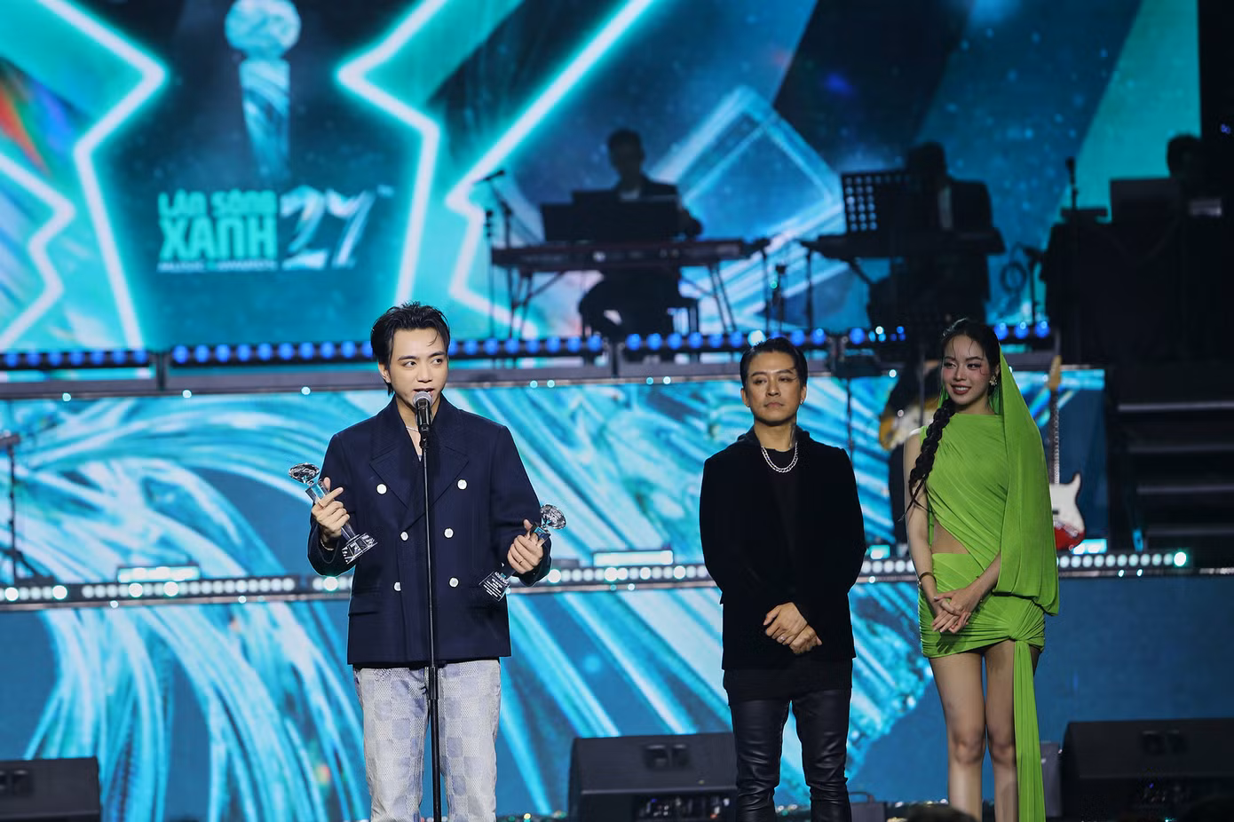 Soobin Hoàng Sơn được vinh danh liên tiếp với Album của năm và Sự kết hợp xuất sắc. Soobin Hoàng Sơn được vinh danh liên tiếp với Album của năm và Sự kết hợp xuất sắc.