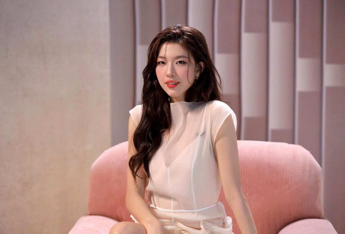 Lamoon từng là học sinh chuyên Văn của trường THPT chuyên Nguyễn Bỉnh Khiêm. Lamoon từng là học sinh chuyên Văn của trường THPT chuyên Nguyễn Bỉnh Khiêm.