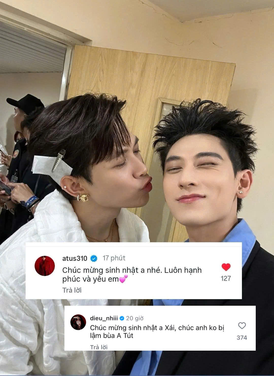 Sự tương tác đáng yêu của các Anh trai khiến netizen bật cười.