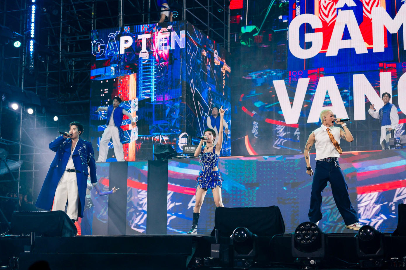 Dương Domic, Pháo, WEAN chung sân khấu. Dương Domic, Pháo, WEAN chung sân khấu.