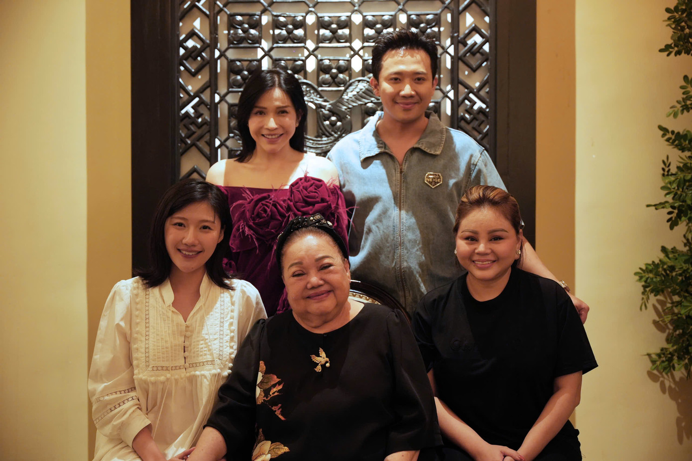 Dàn diễn viên phimNhà Bà Nữ hội ngộ sau nhiều năm. Dàn diễn viên phimNhà Bà Nữ hội ngộ sau nhiều năm.