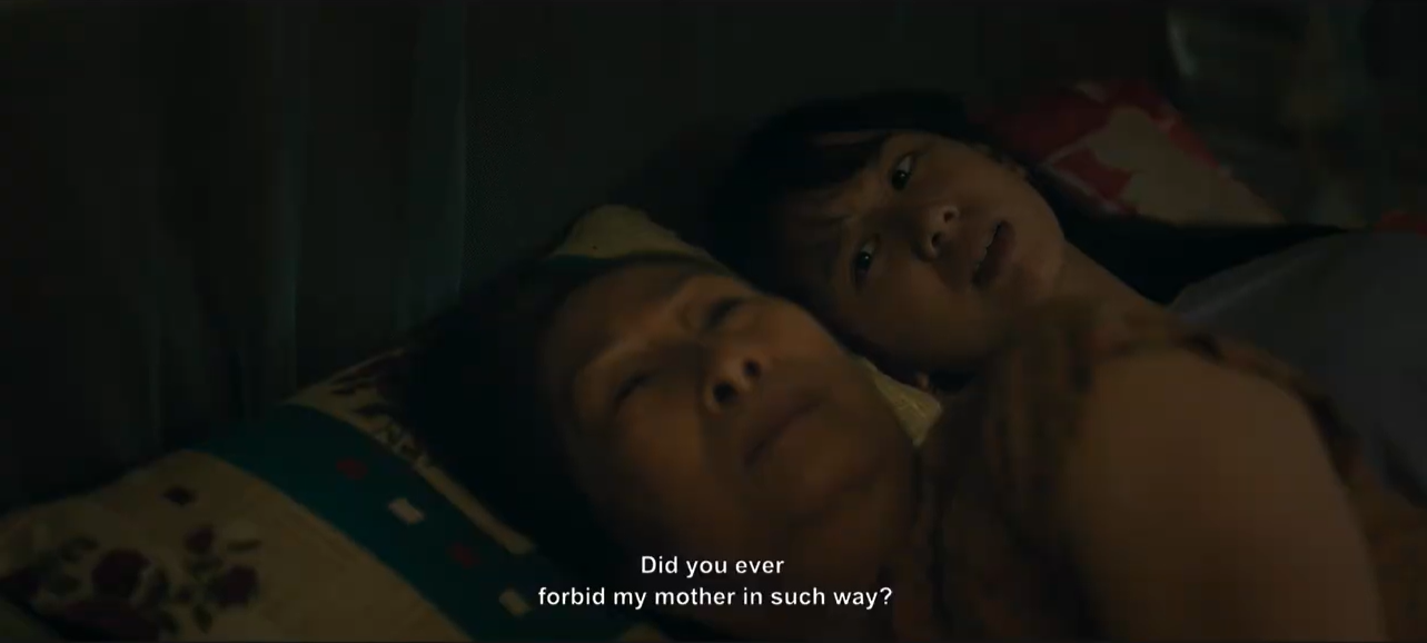 Cuộc trò chuyện giữa Phúc và bà ngoại khiến người xem suy ngẫm. Cuộc trò chuyện giữa Phúc và bà ngoại khiến người xem suy ngẫm.