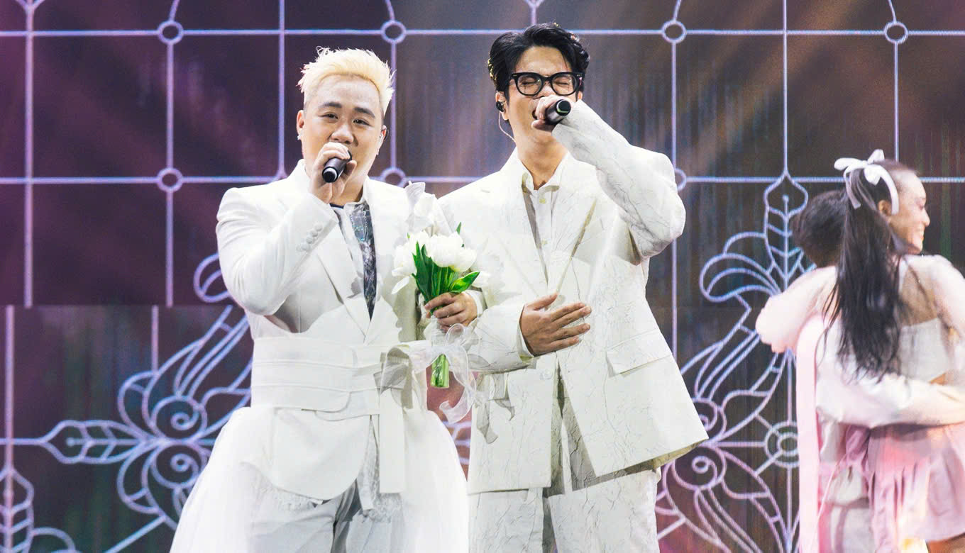 Trước đó, cả hai từng tái hiện "đám cưới giả" gây xôn xao tại Concert 1689.