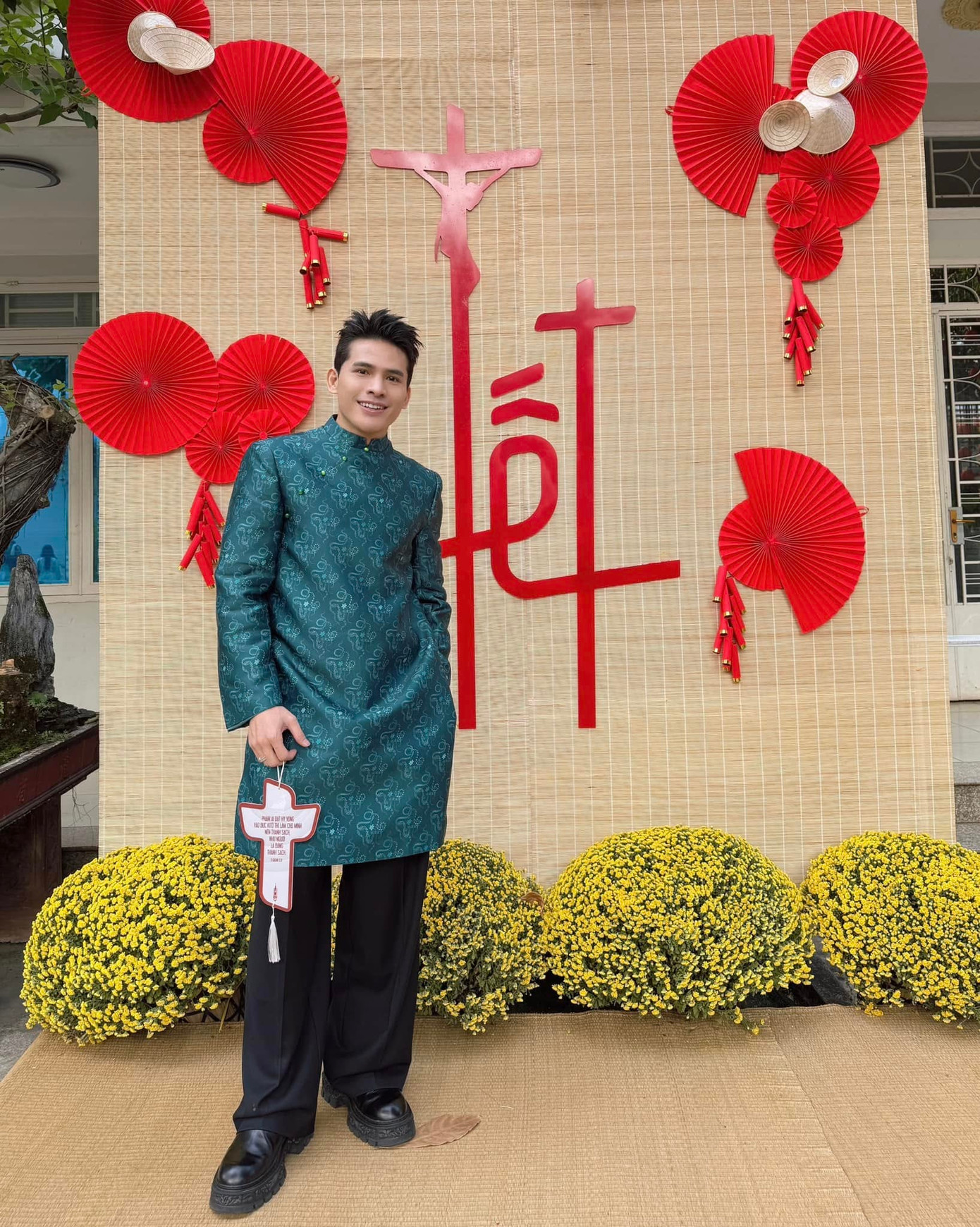 "Anh tài" Quốc Thiên khoe ảnh đón năm mới. "Anh tài" Quốc Thiên khoe ảnh đón năm mới.