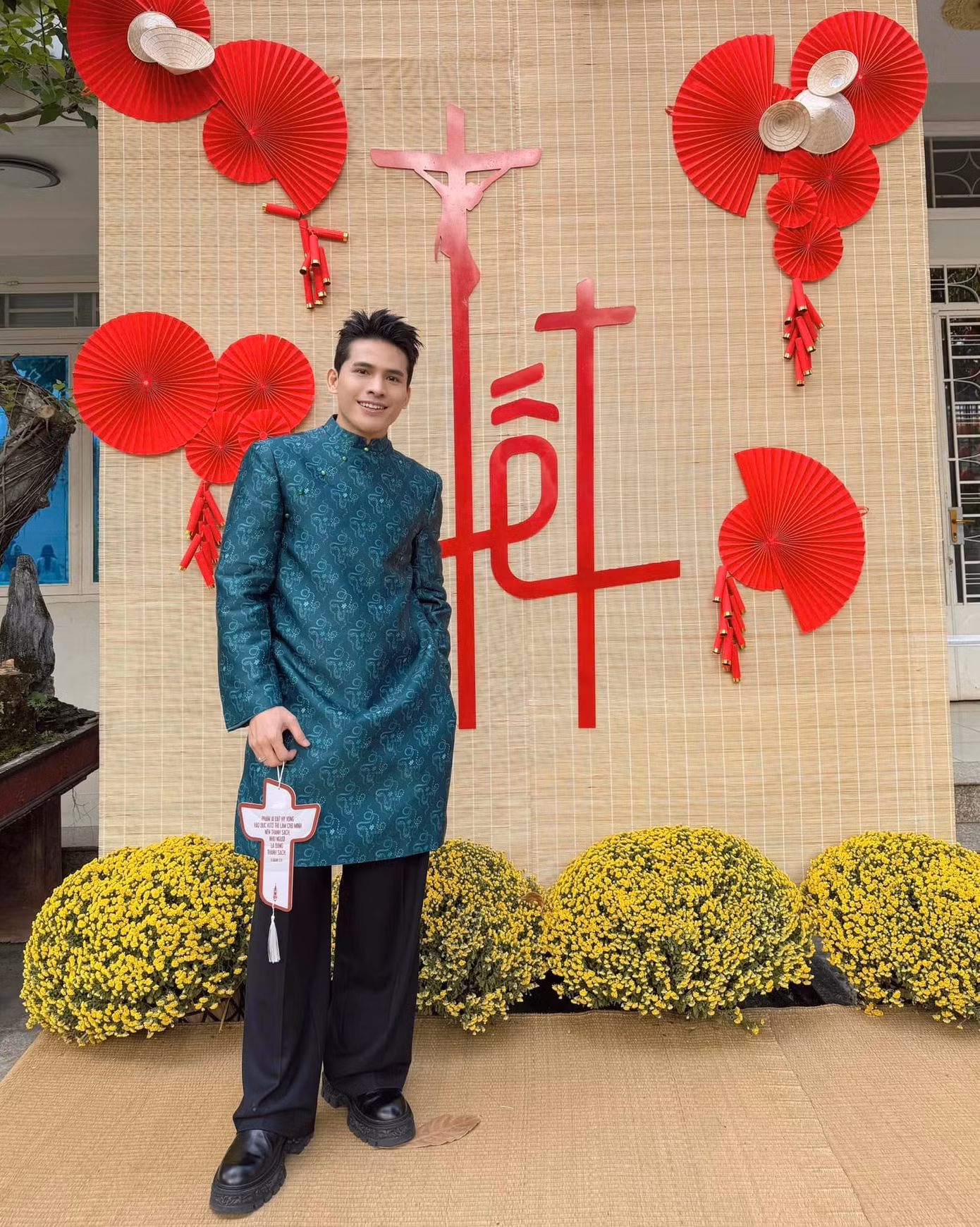 "Anh tài" Quốc Thiên khoe ảnh đón năm mới.