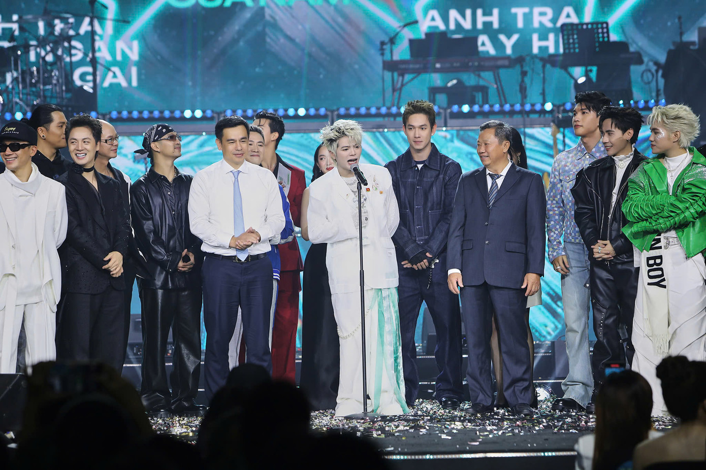 Dàn Anh trai - Anh tài đồng nhận giải Chương trình của năm. Dàn Anh trai - Anh tài đồng nhận giải Chương trình của năm.
