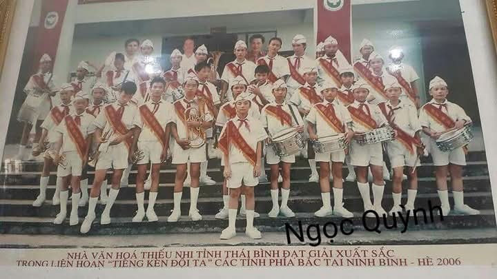 Bức ảnh kỷ niệm của Sơn Tùng và các bạn được chụp vào Hè 2006. Ảnh: skyarchive5794 Bức ảnh kỷ niệm của Sơn Tùng và các bạn được chụp vào Hè 2006. Ảnh: skyarchive5794