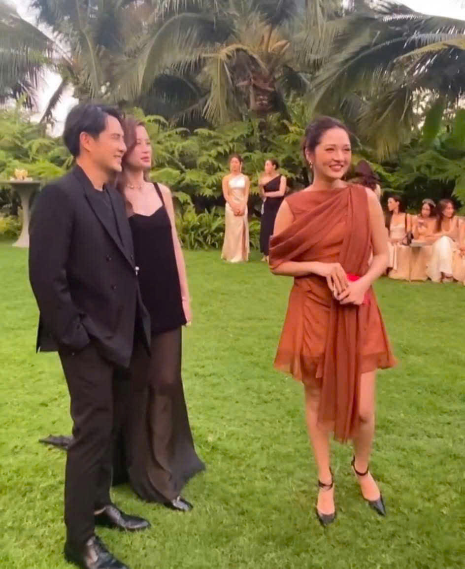 Ngoài ra buổi lễ còn có sự xuất hiện của Bảo Anh và vợ chồng Ông Cao Thắng - Đông Nhi.