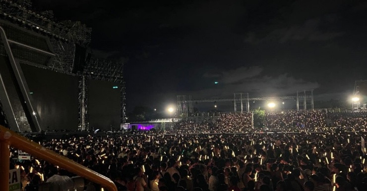 Trước đó, ở cùng một địa điểm tổ chức, concert D-2 từng gặp sự cố mất điện.