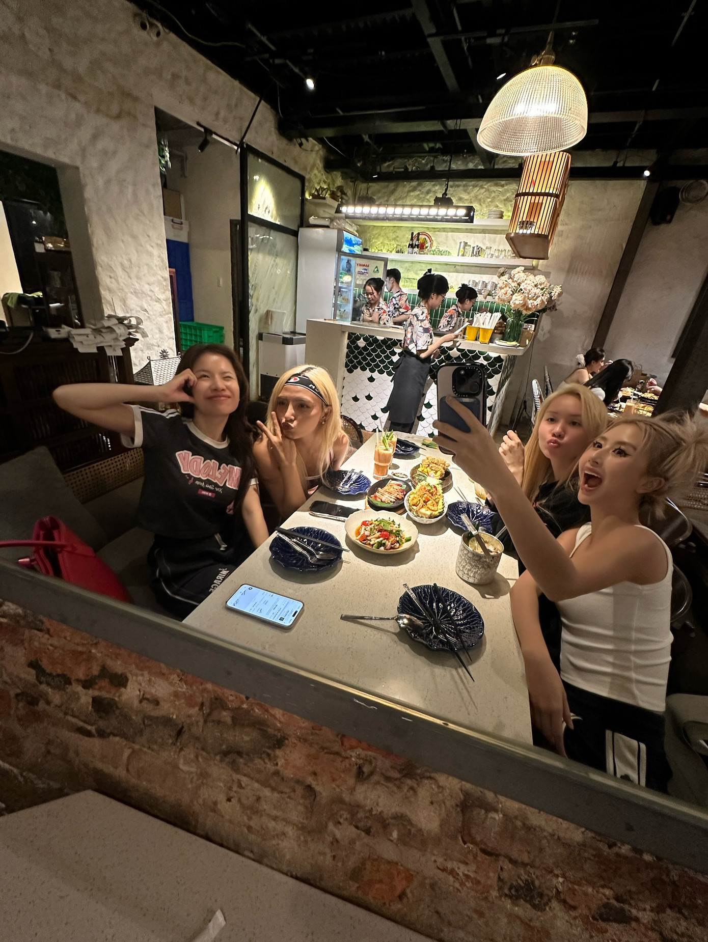 Với mỗi lần thăng hạng, các Em Xinh sẽ tiết lộ một hậu trường thú vị về tiết mục này.