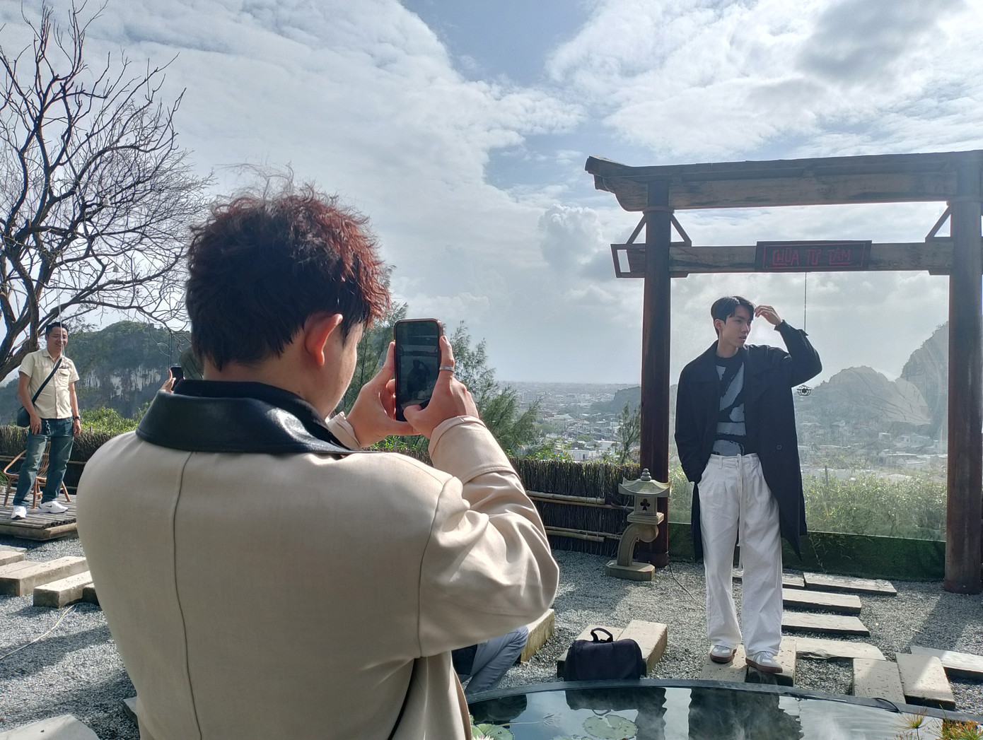 Nhiều góc tại chùa được trang trí đẹp đẽ, "cứ giơ máy là có ảnh đẹp mang về". Ảnh: Hữu Tùng Nhiều góc tại chùa được trang trí đẹp đẽ, "cứ giơ máy là có ảnh đẹp mang về". Ảnh: Hữu Tùng