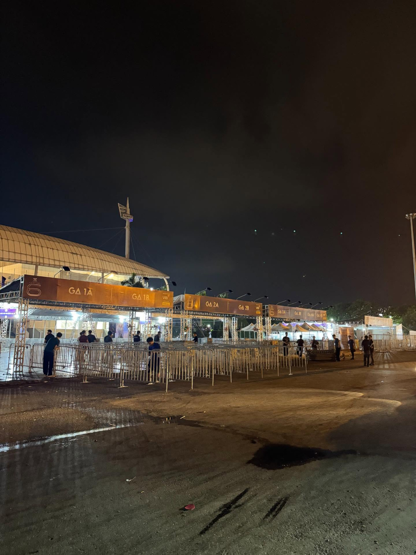 Trong khi đó cùng khung thời gian này, khu vực check-in GA lại "không một bóng người". Nguồn ảnh: buii_thuw (Threads) Trong khi đó cùng khung thời gian này, khu vực check-in GA lại "không một bóng người". Nguồn ảnh: buii_thuw (Threads)