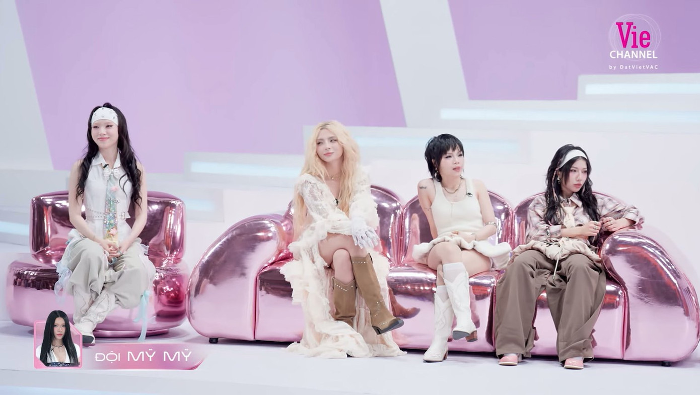 Mỹ Mỹ chào đón Liu Grace về đội nhưng khá "áp lực" khi "buộc phải thắng". Mỹ Mỹ chào đón Liu Grace về đội nhưng khá "áp lực" khi "buộc phải thắng".