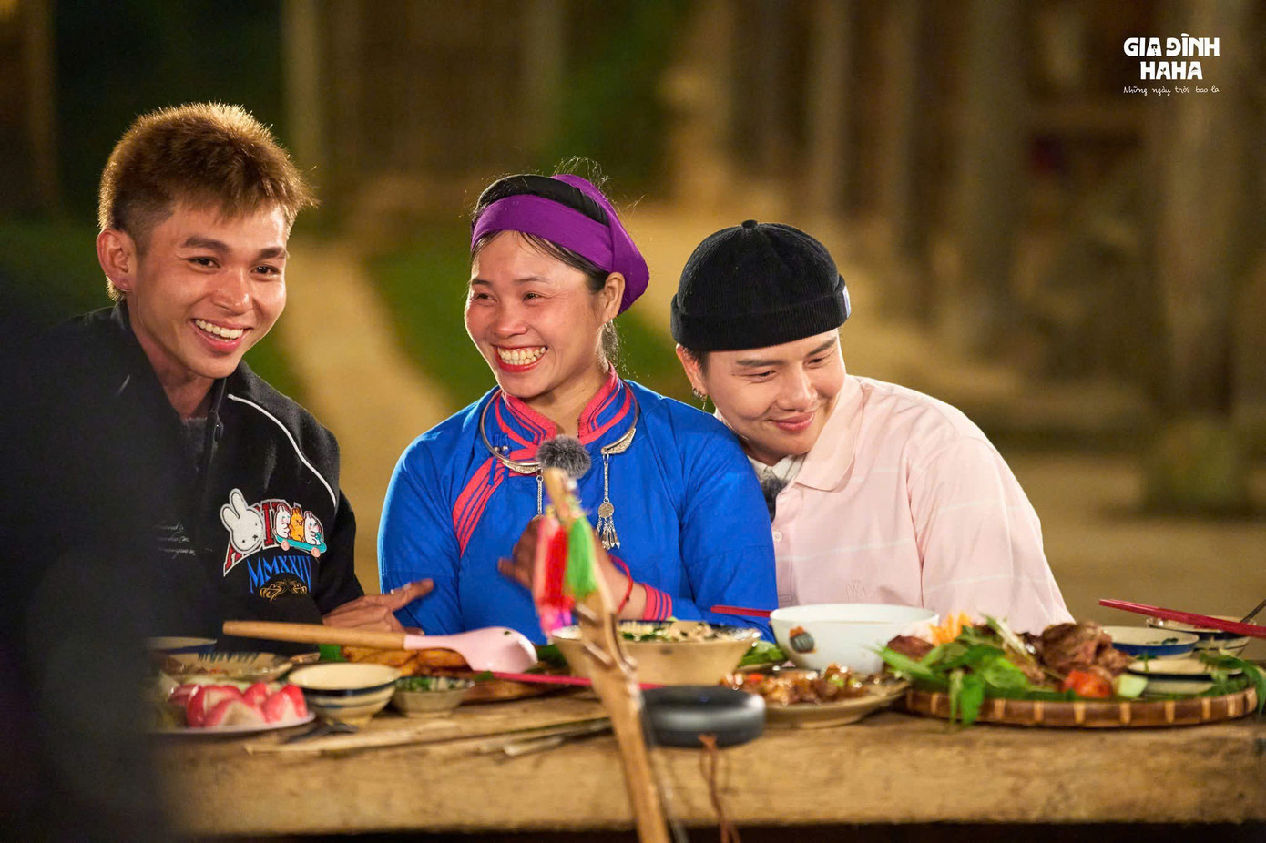 Những màn tương tác giữa "út" Khánh - chị Thông khiến khán giả thích thú. Ảnh: BTC. Những màn tương tác giữa "út" Khánh - chị Thông khiến khán giả thích thú. Ảnh: BTC.