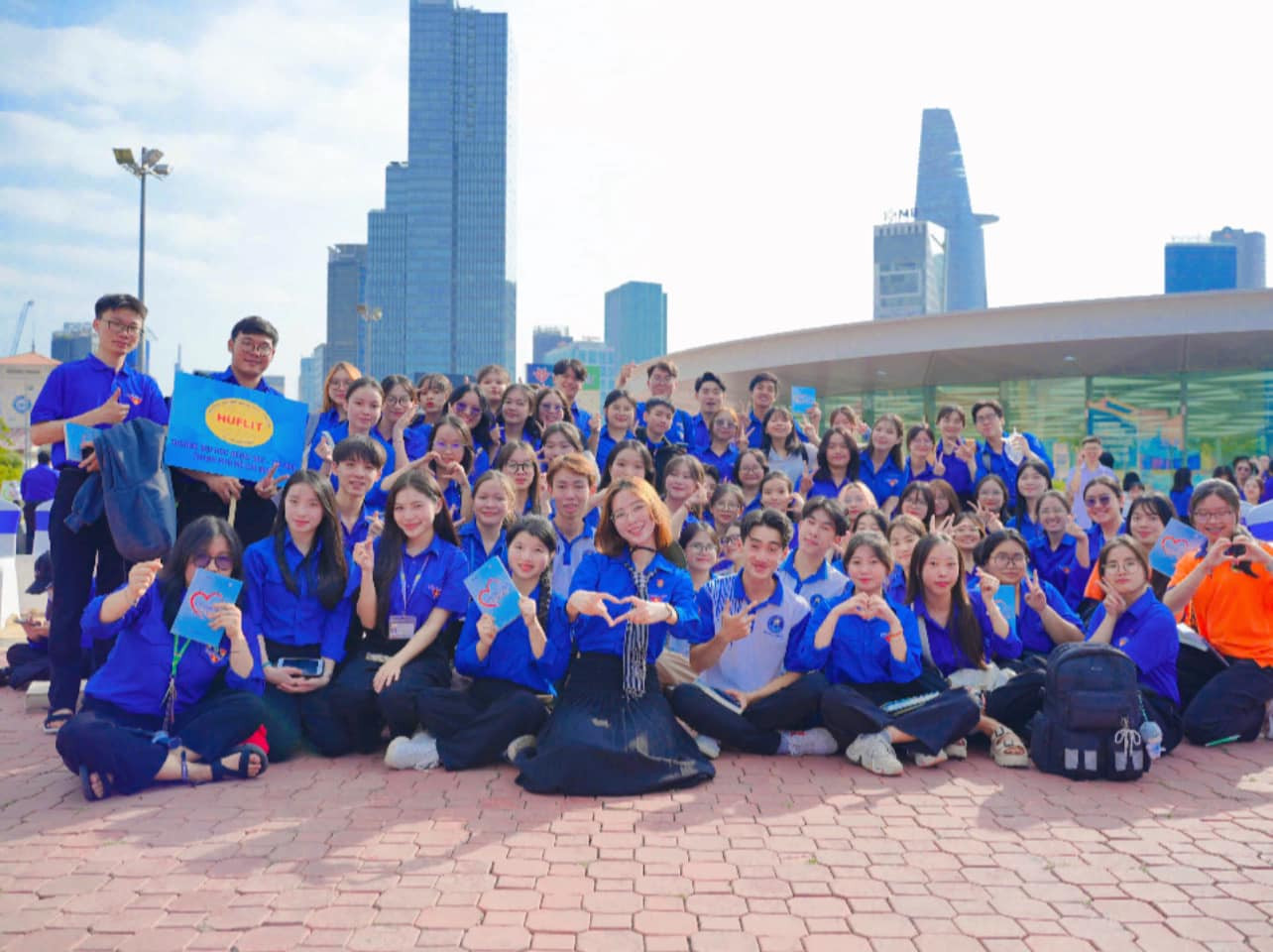 Đông đảo đoàn viên thanh niên tham gia chương trình. Đông đảo đoàn viên thanh niên tham gia chương trình.