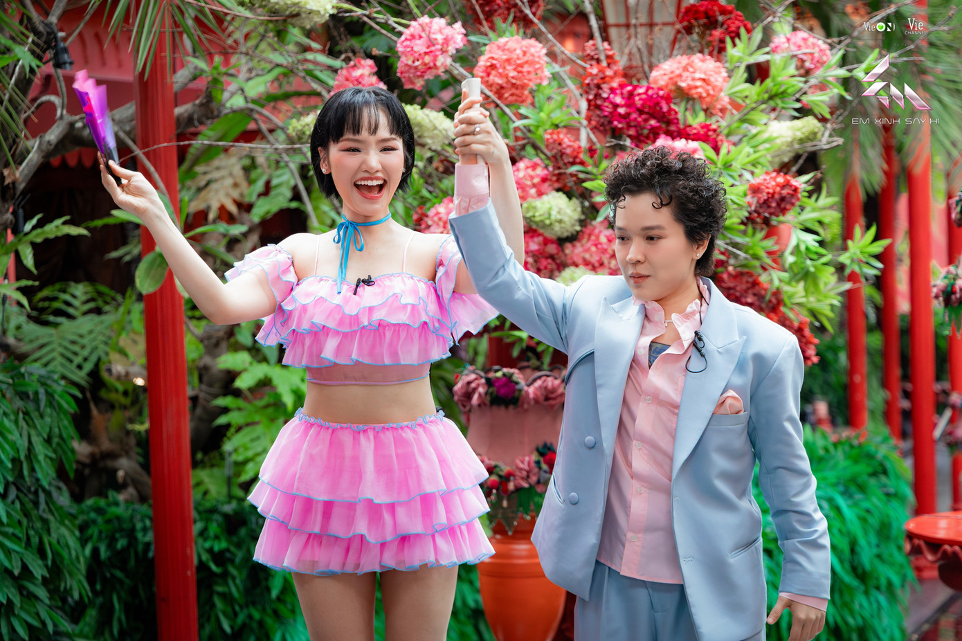 Ngay từ lượt chọn đầu tiên, khán giả đã được chứng kiến những màn tranh giành "căng như dây đàn" khi Miu Lê tuyên chiến để có được Tiên Tiên.