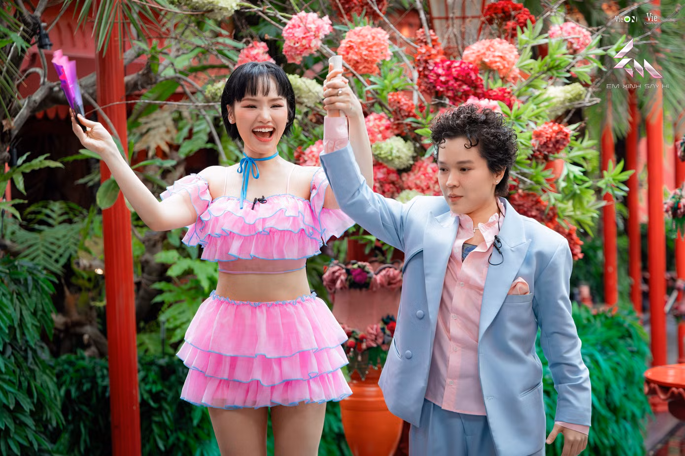 Ngay từ lượt chọn đầu tiên, khán giả đã được chứng kiến những màn tranh giành "căng như dây đàn" khi Miu Lê tuyên chiến để có được Tiên Tiên.