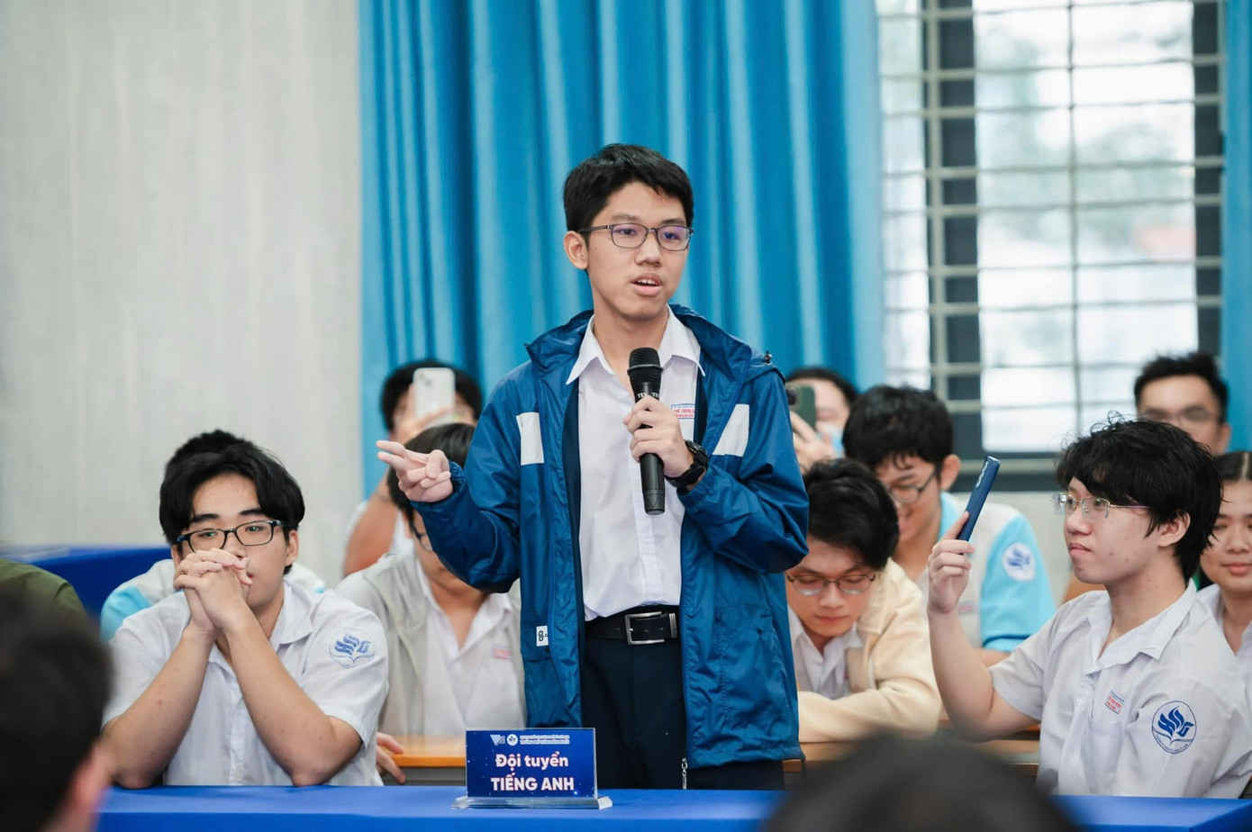 &quot;Tuyệt đối không được bỏ trống câu hỏi nào, đặc biệt là câu hỏi trắc nghiệm vì xác suất chọn “bừa” phương án đúng là 25%, hoặc thậm chí là 50% đối với những câu hỏi TRUE/FALSE&quot; - Gia Bảo lưu ý. Ảnh: NVCC