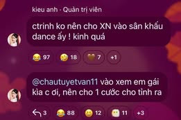 Cô nàng không tha cho bất kì ai trong dàn "chị đẹp". Cô nàng không tha cho bất kì ai trong dàn "chị đẹp".
