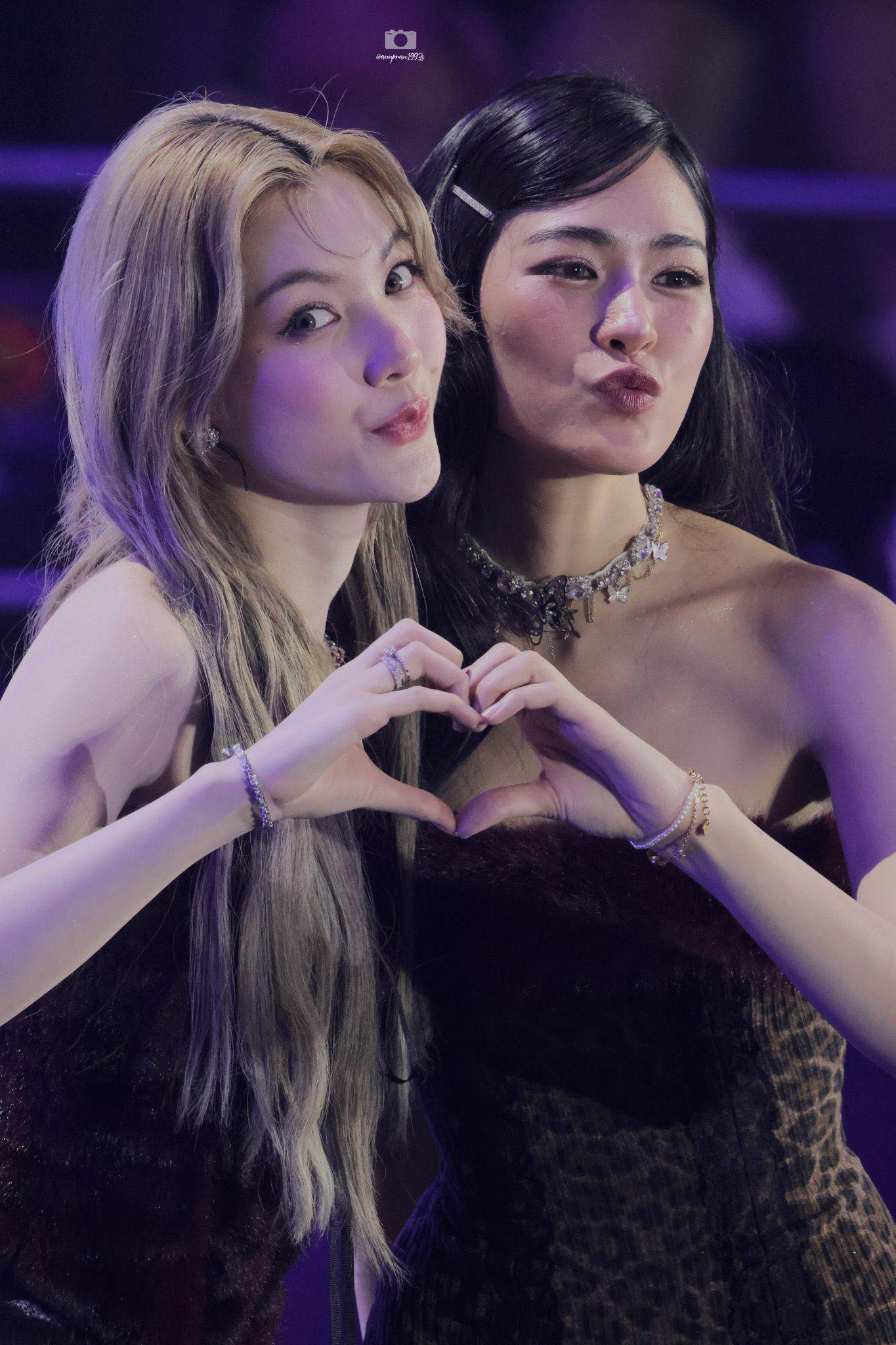 Lingling và Orm là một trong những couple Thái Lan được yêu thích sau thành công của bộ phim bách hợp The Secret of Us. Lingling và Orm là một trong những couple Thái Lan được yêu thích sau thành công của bộ phim bách hợp The Secret of Us.