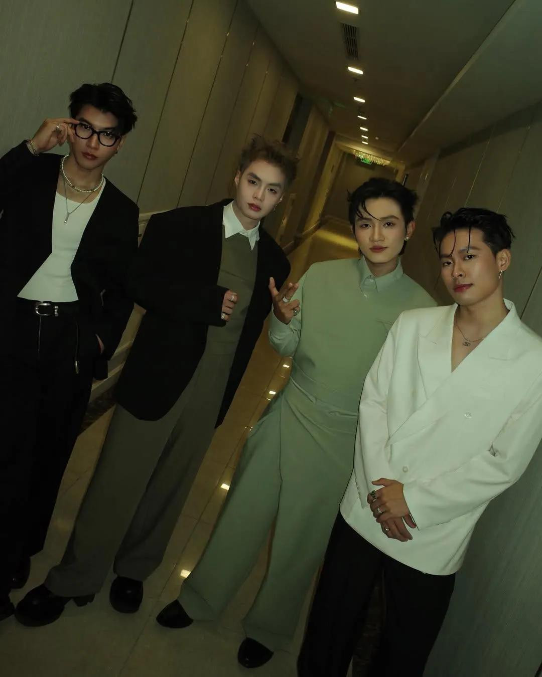 Dù chỉ là lời trêu vui, nhưng màn livestream của MANBO thực sự khiến fan thích thú. Dù chỉ là lời trêu vui, nhưng màn livestream của MANBO thực sự khiến fan thích thú.