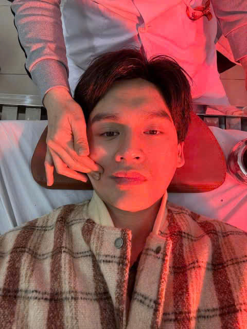 Trung Quân gặp sự cố sức khỏe trong một đêm diễn vào tháng 2 năm ngoái. Trung Quân gặp sự cố sức khỏe trong một đêm diễn vào tháng 2 năm ngoái.