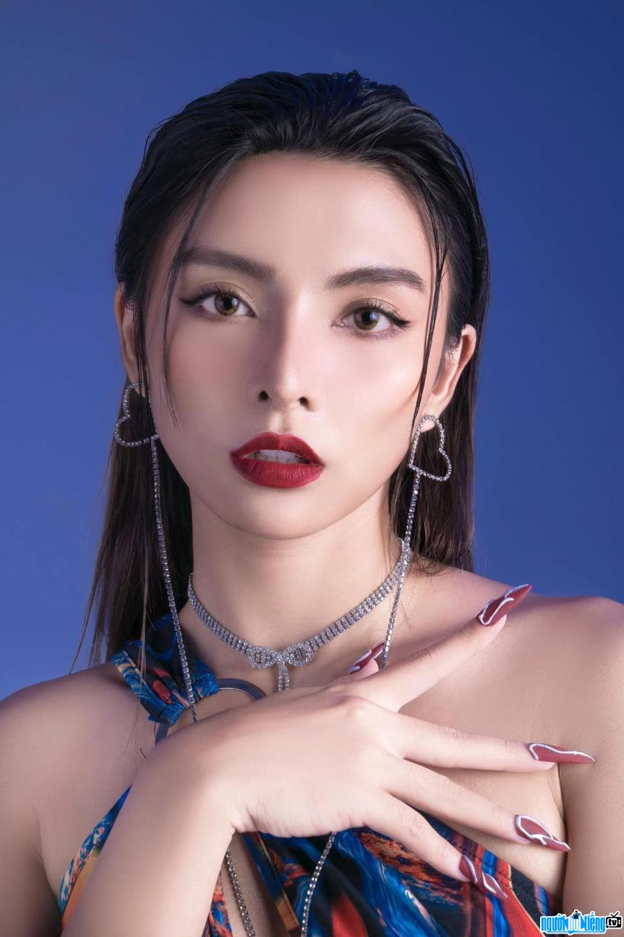 Thời điểm đó, MaiQuinn lấy nghệ danh Quin Hiền Mai.