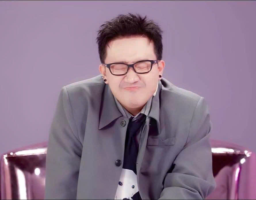 Trấn Thành gây chú ý với loạt tương tác đáng yêu cùng dàn Em xinh. Trấn Thành gây chú ý với loạt tương tác đáng yêu cùng dàn Em xinh.