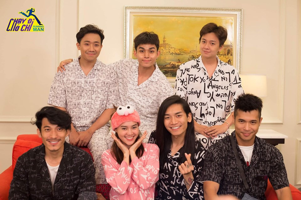 Một bên cho rằng sự ổn định và kết nối giữa các thành viên cũ là yếu tố tạo nên thành công. Một bên cho rằng sự ổn định và kết nối giữa các thành viên cũ là yếu tố tạo nên thành công.