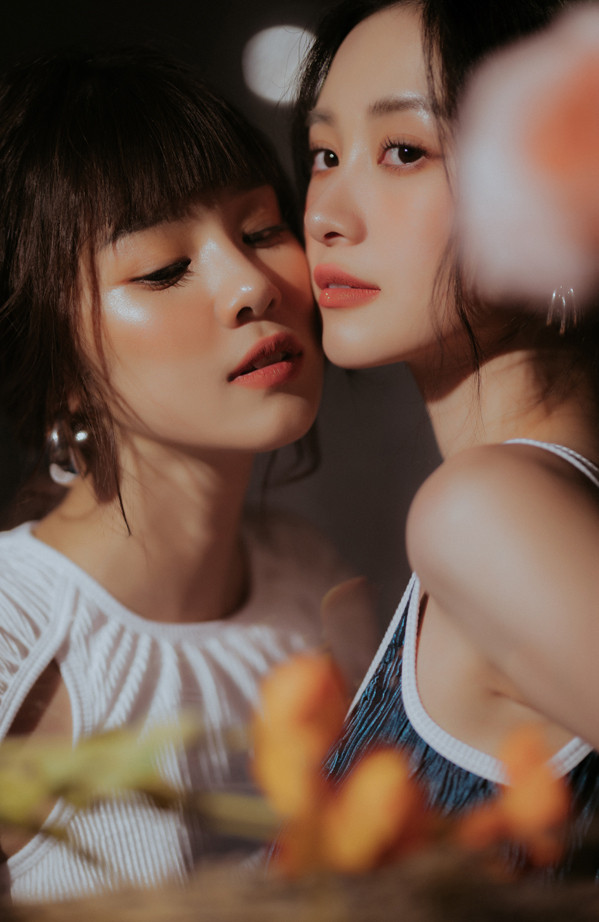 Cùng sinh năm 1995, Jun Vũ - Hoàng Yến Chibi nhanh chóng thân thiết ngoài đời.