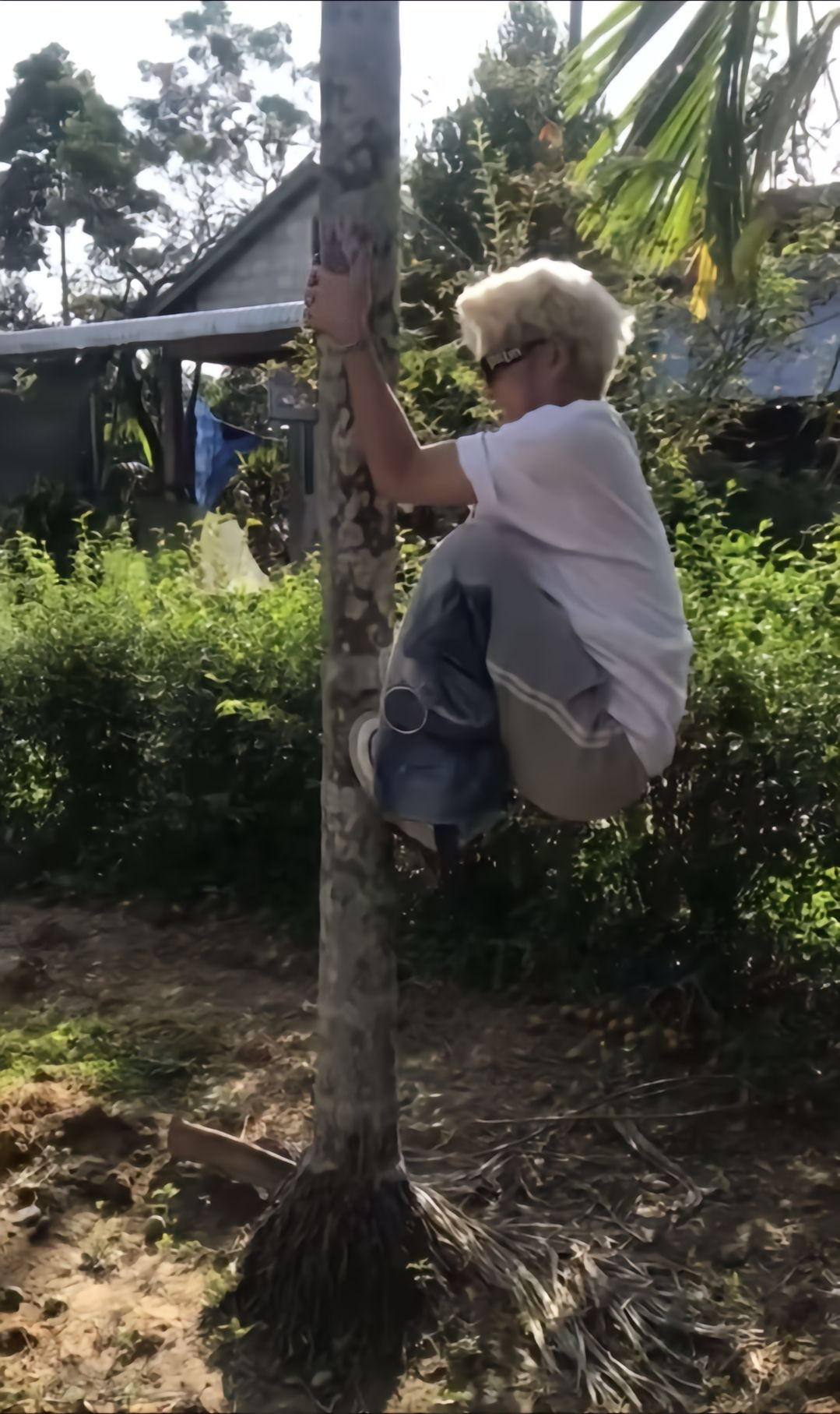 Còn đâu hình ảnh "cool ngầu" trên sân khấu, RHYDER khiến fan từ chối nhận idol vì quá quậy. Còn đâu hình ảnh "cool ngầu" trên sân khấu, RHYDER khiến fan từ chối nhận idol vì quá quậy.