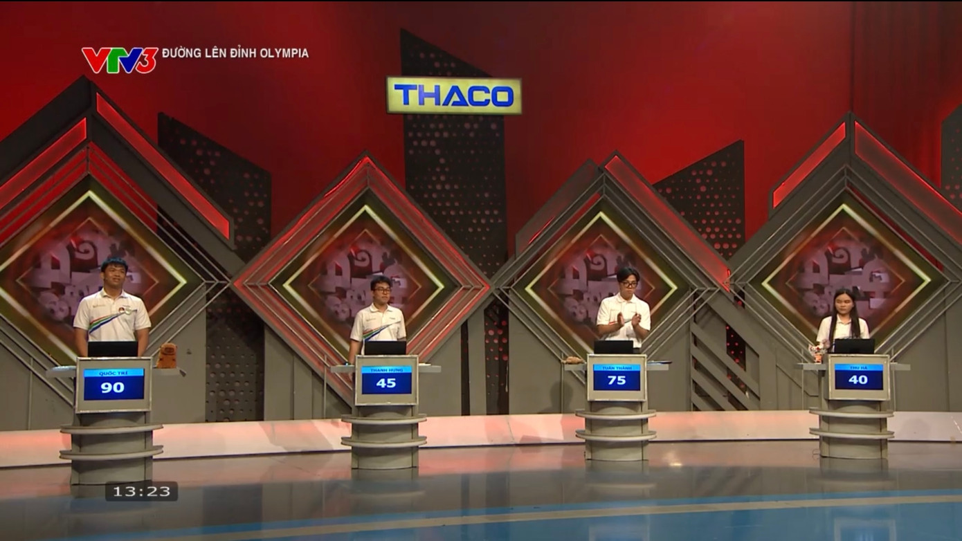 vươn lên vị trí tạm dẫn đầu đoàn leo núi. vươn lên vị trí tạm dẫn đầu đoàn leo núi.