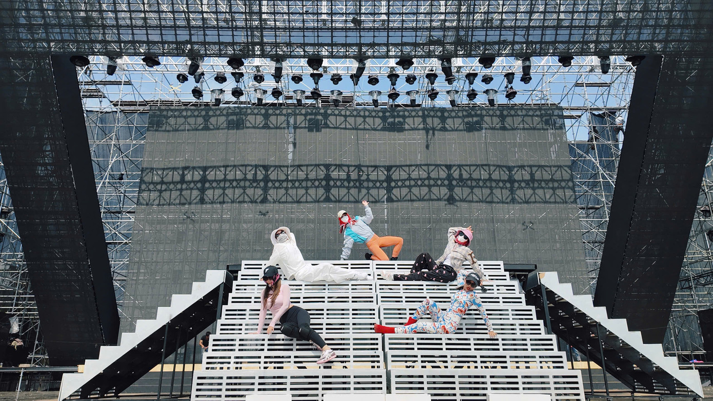 Phần lớn các tiết mục được thêm thắt, làm mới, giúp khán giả có những trải nghiệm mới lạ tại concert.