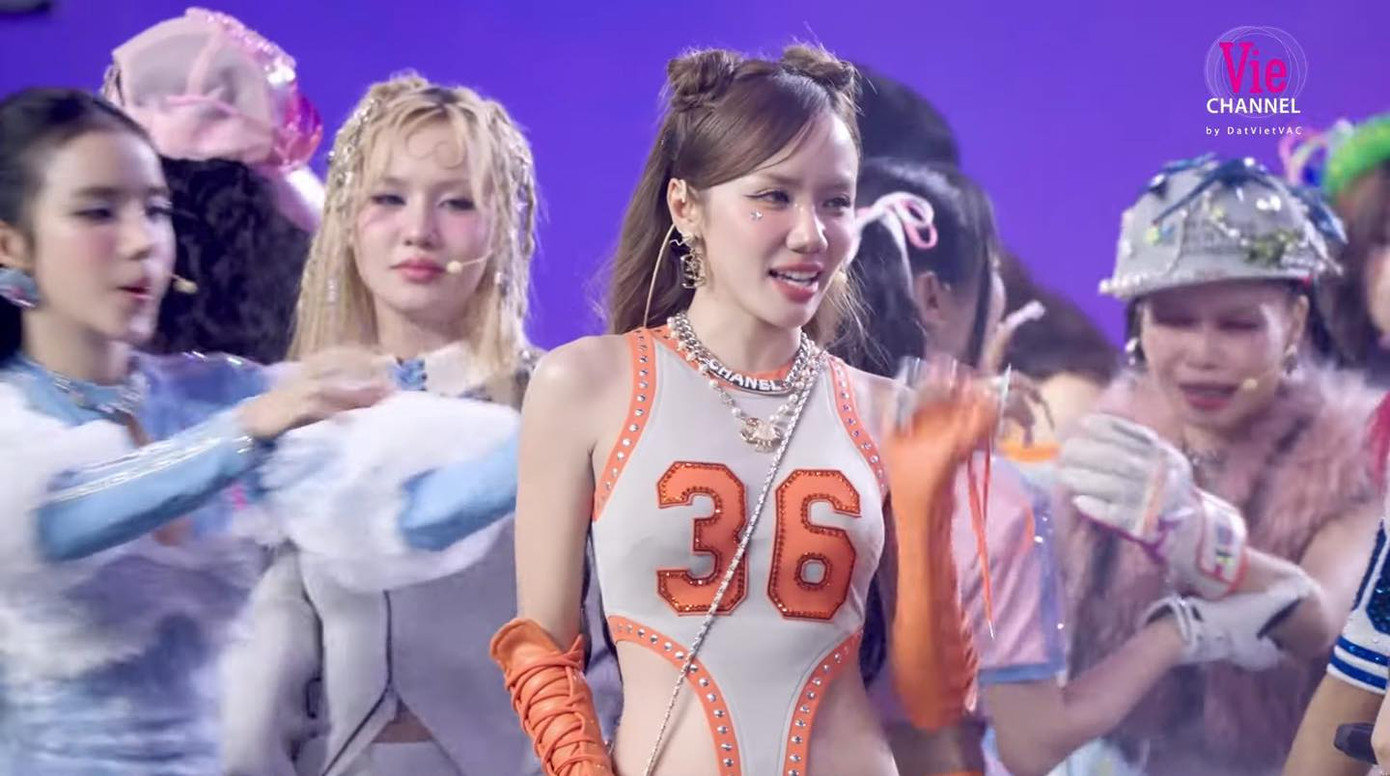 Phương Ly chứng minh: Khi bước vào trận chiến, các “Em xinh” đều có thể “biến hình” đầy bất ngờ. Phương Ly chứng minh: Khi bước vào trận chiến, các “Em xinh” đều có thể “biến hình” đầy bất ngờ.