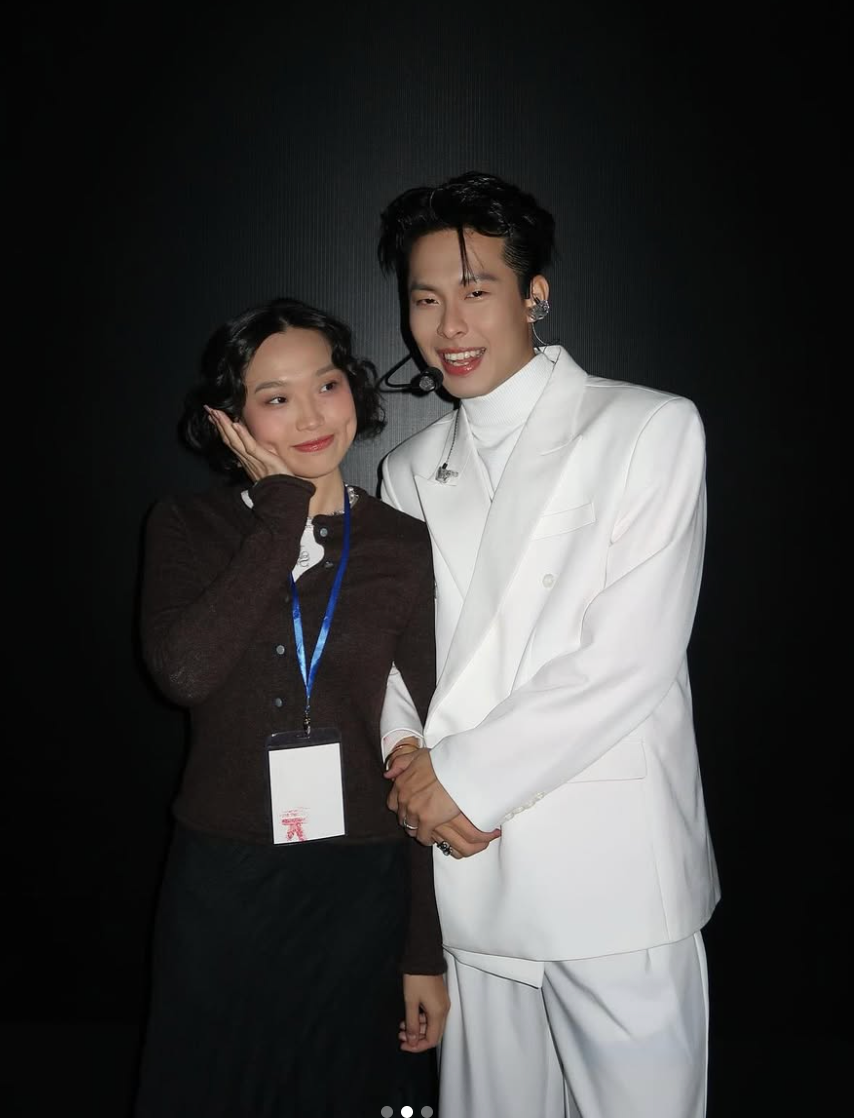 Tình yêu bền bỉ suốt 9 năm của cả hai đã trở thành hình mẫu ngọt ngào.