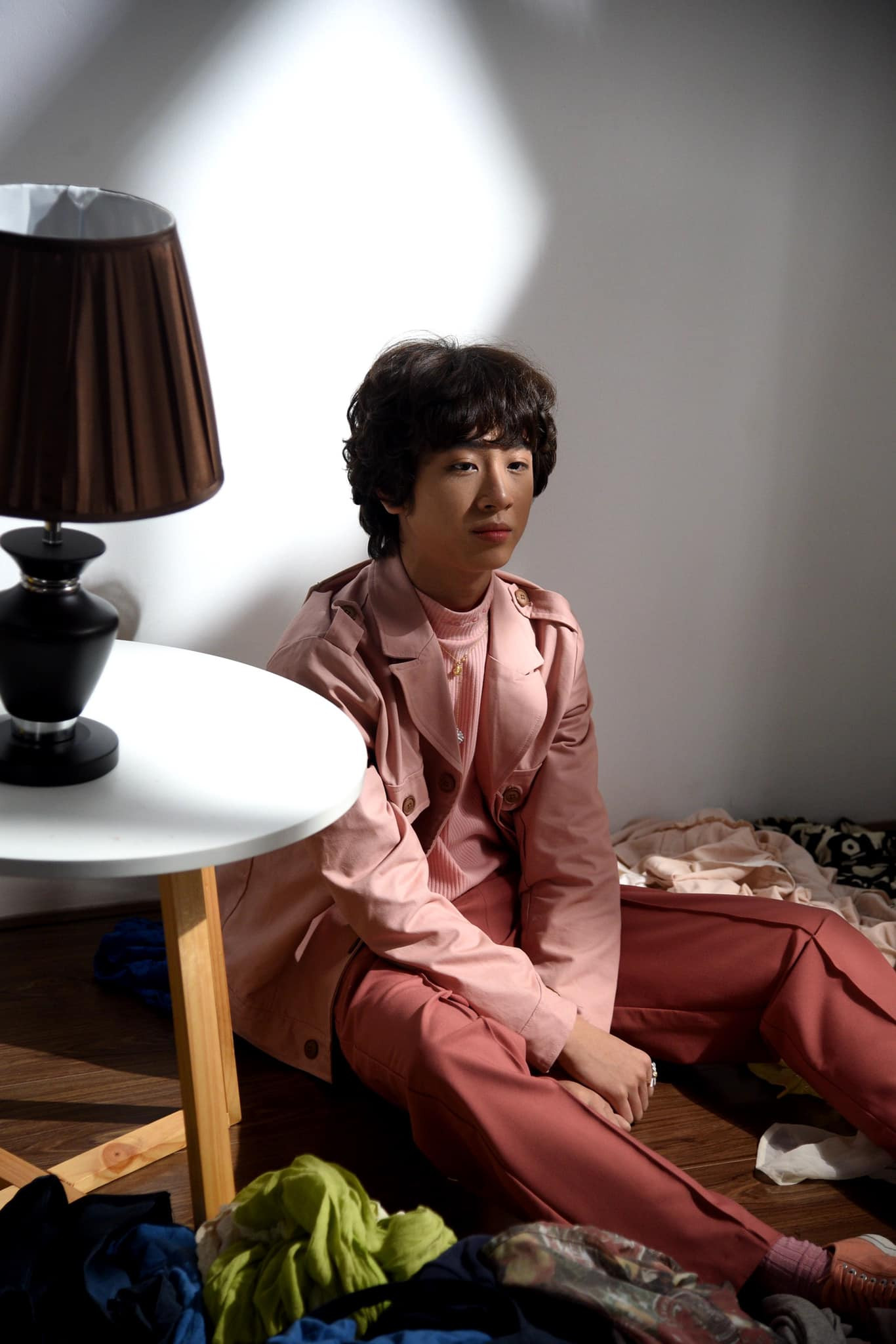 Gia Khiêm từng kết hợp cùng Quang Hùng MasterD để cho ra mắt ca khúc Đi Qua Nước Mắt nói về tình cảm chớm nở tuổi mới lớn.