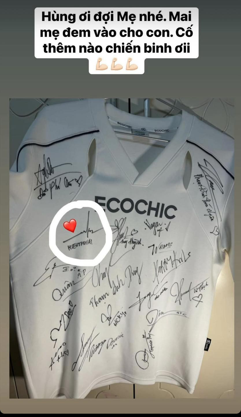 Hành động đẹp này không chỉ tiếp thêm sức mạnh tinh thần cho "fan nhí" mà còn thể hiện tinh thần văn minh và ấm áp của fandom. Nguồn: FBNV Hành động đẹp này không chỉ tiếp thêm sức mạnh tinh thần cho "fan nhí" mà còn thể hiện tinh thần văn minh và ấm áp của fandom. Nguồn: FBNV