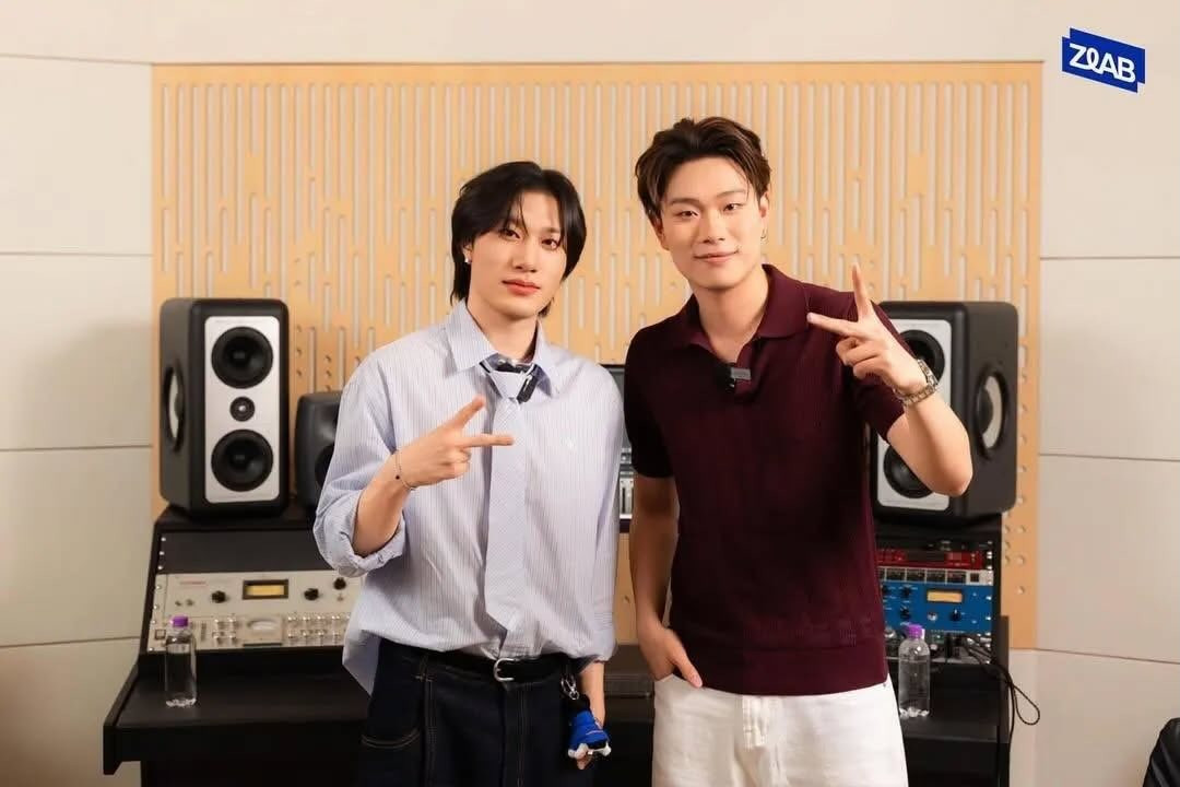 Bức ảnh chụp cùng nhau của cả hai "gây bão" mạng xã hội.