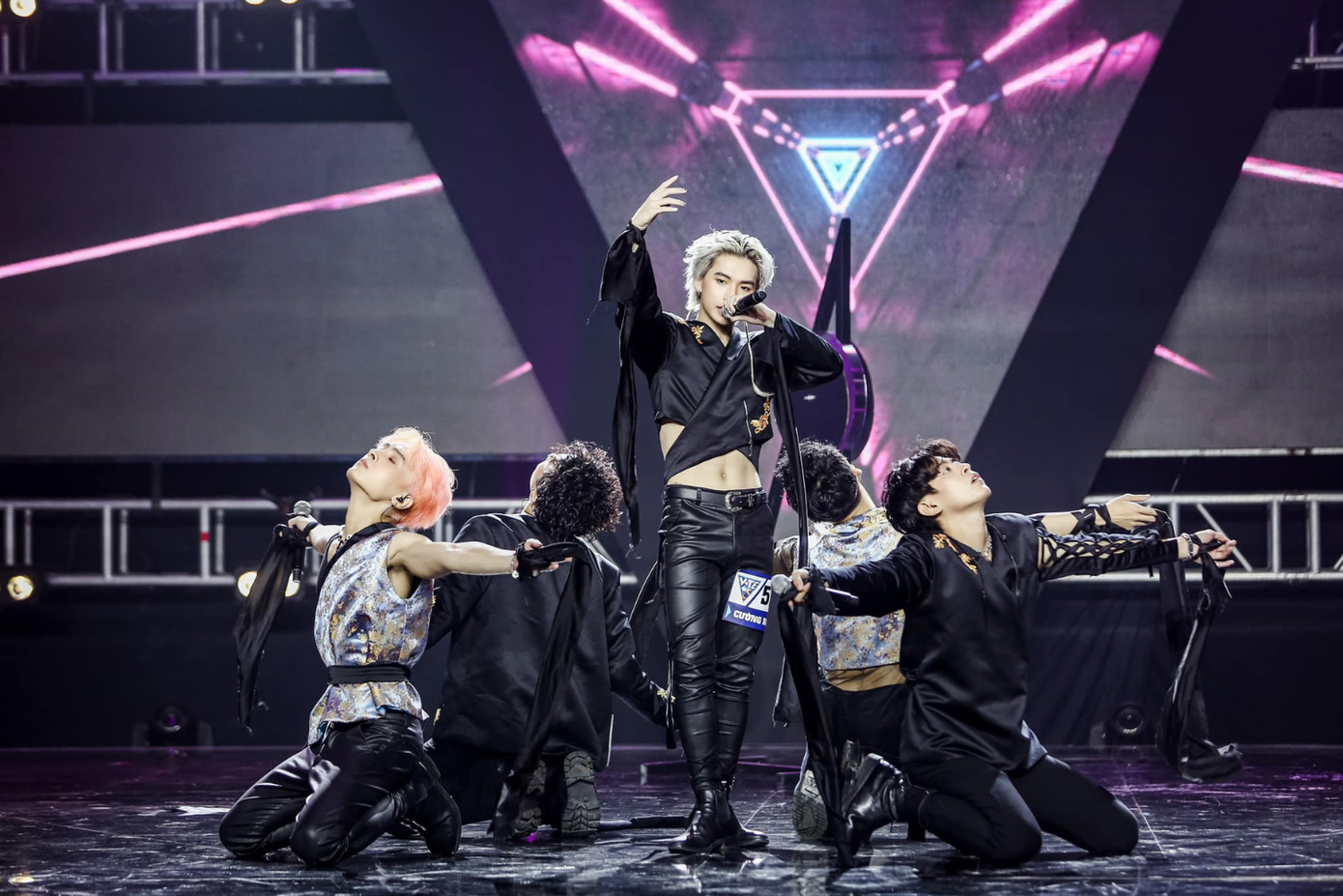 Trúc Nhân từng công nhận tài năng của Cường Bạch tại Vote For Five: "Không một giây nào anh rời con mắt khỏi Cường Bạch được. Bạn có sức hút kỳ lạ lắm". Trúc Nhân từng công nhận tài năng của Cường Bạch tại Vote For Five: "Không một giây nào anh rời con mắt khỏi Cường Bạch được. Bạn có sức hút kỳ lạ lắm".